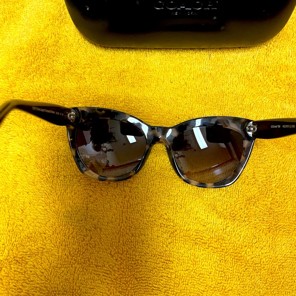 Coach Sunglasses - 532513 Snow leopard tortoise dark brown